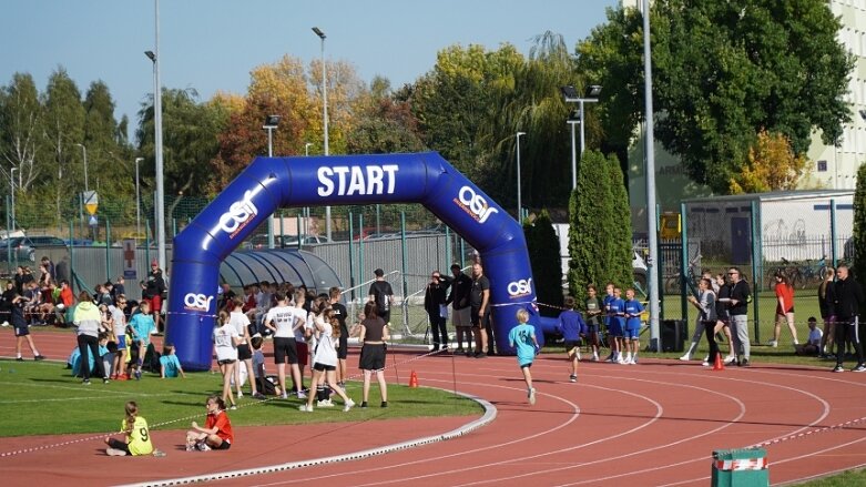  Sztafetowe bieganinę na stadionie przy ulicy Tetmajera 