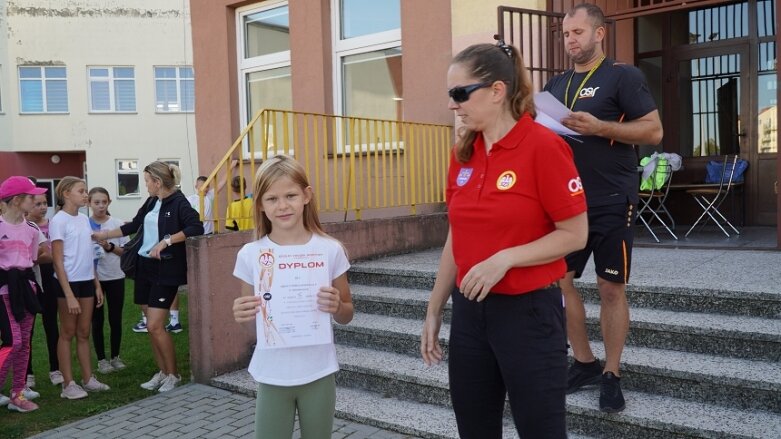  Sztafetowe bieganinę na stadionie przy ulicy Tetmajera 