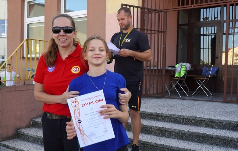  Sztafetowe bieganinę na stadionie przy ulicy Tetmajera 