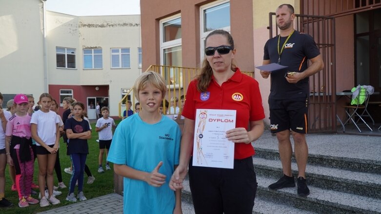  Sztafetowe bieganinę na stadionie przy ulicy Tetmajera 