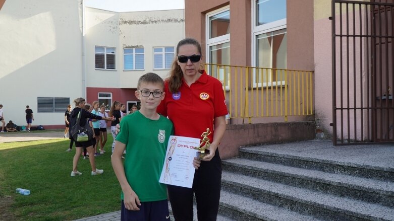  Sztafetowe bieganinę na stadionie przy ulicy Tetmajera 