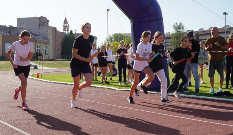  Sztafetowe bieganinę na stadionie przy ulicy Tetmajera 