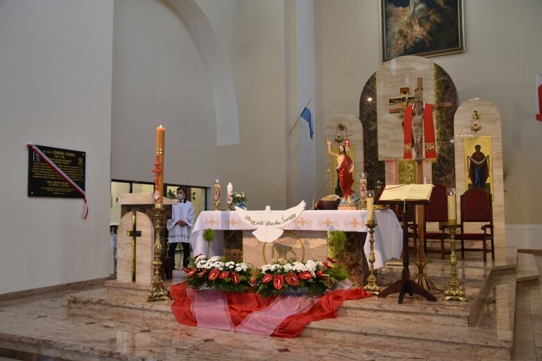  Tablica i dąb pamięci w hołdzie ks. ppłk Edwardowi Chomie 