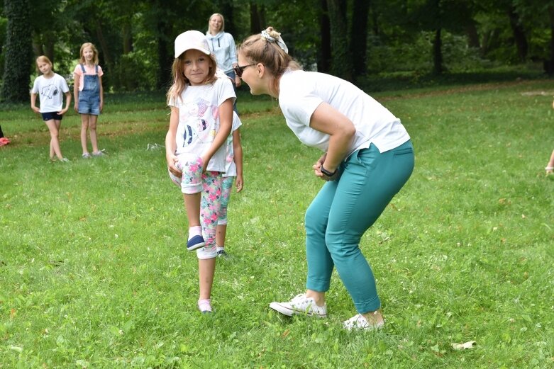  Tak bawiono się dawniej, ale dziś dzieci też chętnie grają w kapsle 