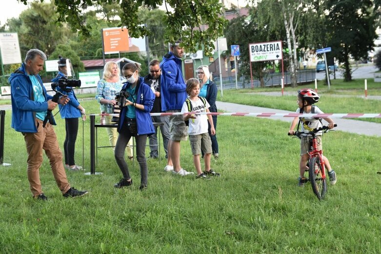  Tarapaty zagrały pod jabłonkami 