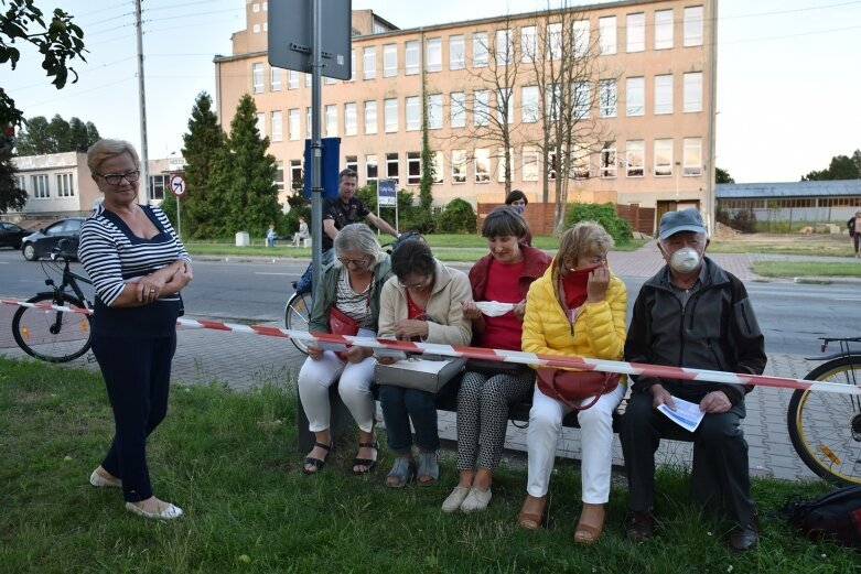  Tarapaty zagrały pod jabłonkami 