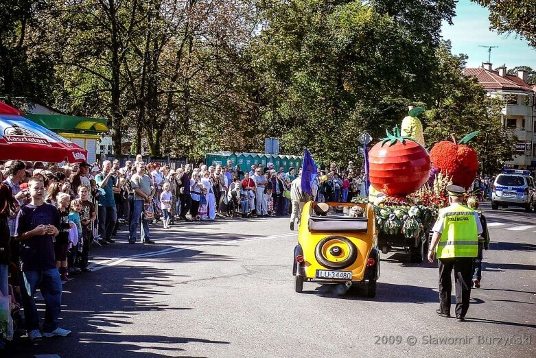  Tegoroczne święto kwiatów wisi na włosku. Zobacz, jak się bawiono w 2009 roku 