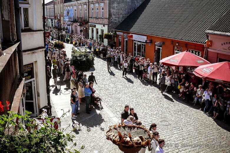  Tegoroczne święto kwiatów wisi na włosku. Zobacz, jak się bawiono w 2009 roku 