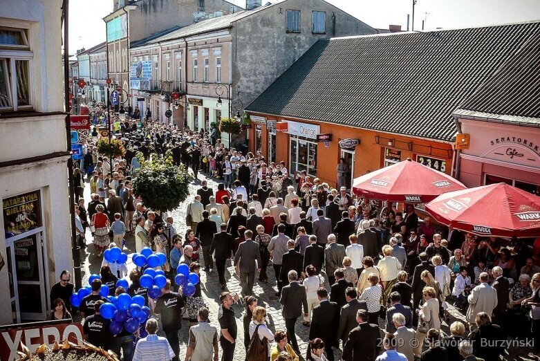  Tegoroczne święto kwiatów wisi na włosku. Zobacz, jak się bawiono w 2009 roku 