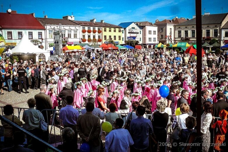  Tegoroczne święto kwiatów wisi na włosku. Zobacz, jak się bawiono w 2009 roku 