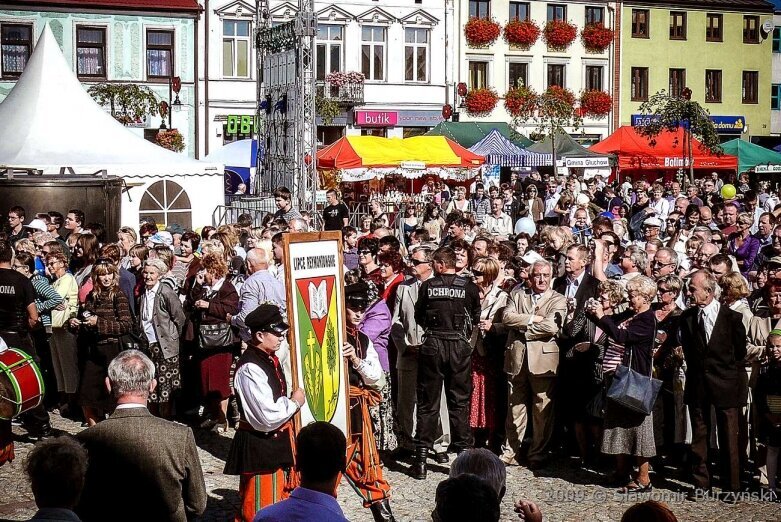  Tegoroczne święto kwiatów wisi na włosku. Zobacz, jak się bawiono w 2009 roku 