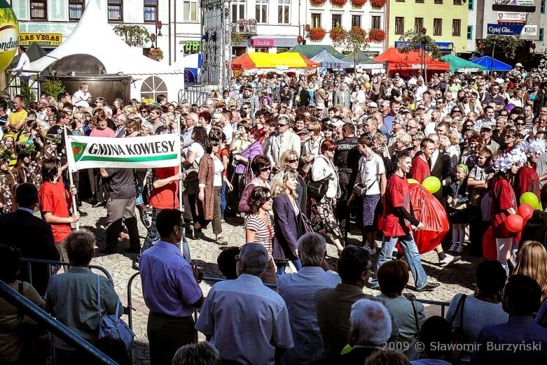  Tegoroczne święto kwiatów wisi na włosku. Zobacz, jak się bawiono w 2009 roku 