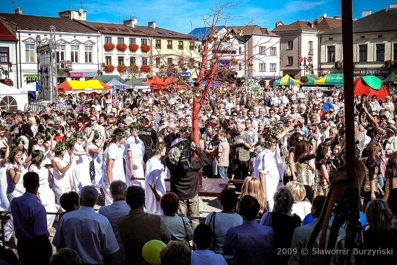  Tegoroczne święto kwiatów wisi na włosku. Zobacz, jak się bawiono w 2009 roku 