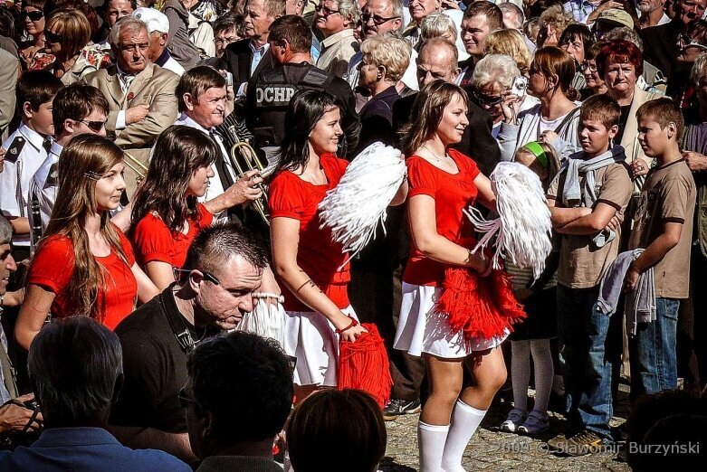  Tegoroczne święto kwiatów wisi na włosku. Zobacz, jak się bawiono w 2009 roku 