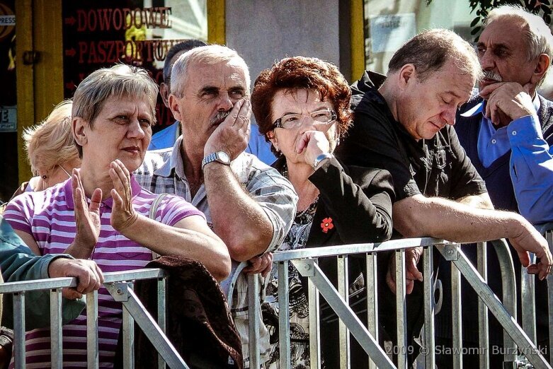  Tegoroczne święto kwiatów wisi na włosku. Zobacz, jak się bawiono w 2009 roku 