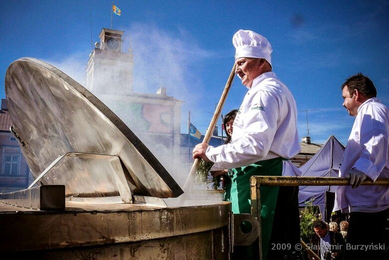  Tegoroczne święto kwiatów wisi na włosku. Zobacz, jak się bawiono w 2009 roku 