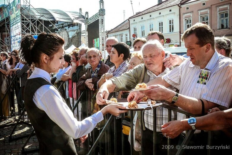  Tegoroczne święto kwiatów wisi na włosku. Zobacz, jak się bawiono w 2009 roku 