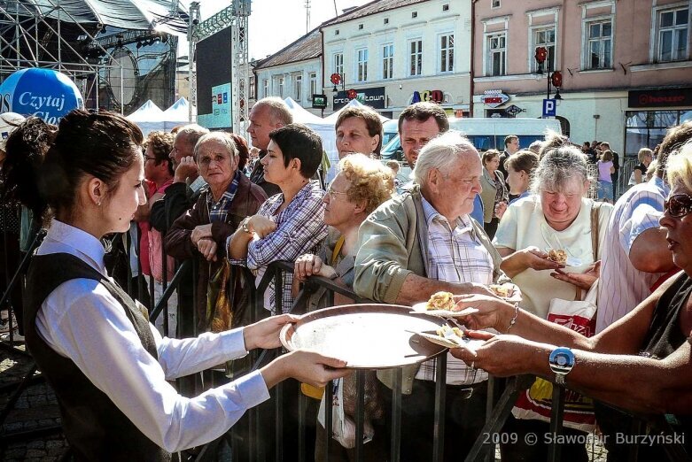  Tegoroczne święto kwiatów wisi na włosku. Zobacz, jak się bawiono w 2009 roku 