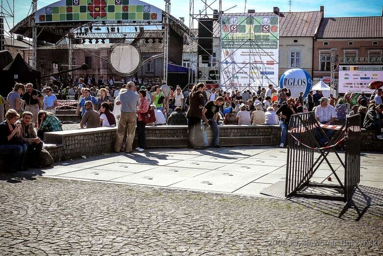  Tegoroczne święto kwiatów wisi na włosku. Zobacz, jak się bawiono w 2009 roku 