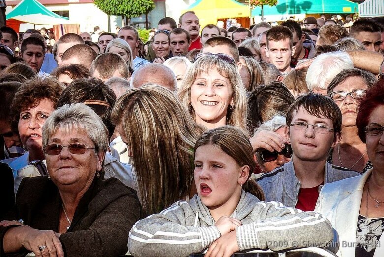  Tegoroczne święto kwiatów wisi na włosku. Zobacz, jak się bawiono w 2009 roku 