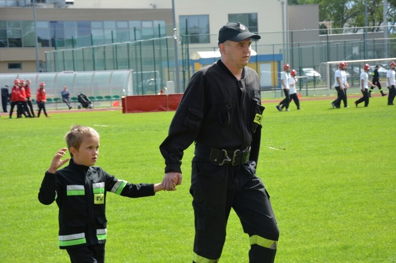  Tłumy na zawodach pożarniczych w Makowie 