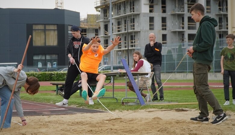  Trwa lekkoatletyczna wiosna na stadionie przy ulicy Tetmajera 