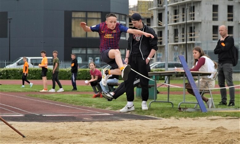  Trwa lekkoatletyczna wiosna na stadionie przy ulicy Tetmajera 