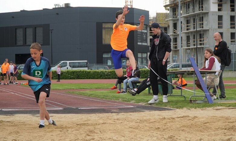  Trwa lekkoatletyczna wiosna na stadionie przy ulicy Tetmajera 