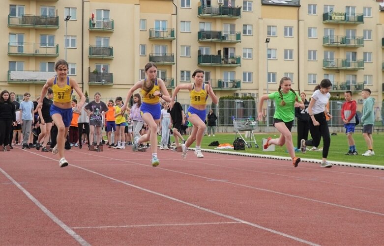  Trwa lekkoatletyczna wiosna na stadionie przy ulicy Tetmajera 