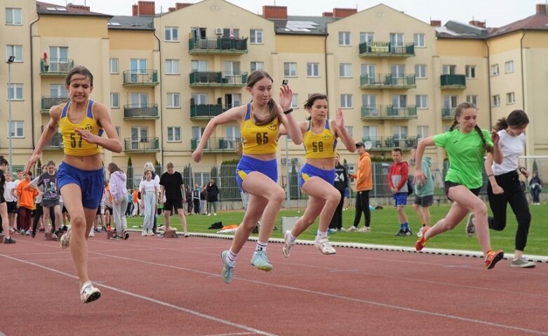  Trwa lekkoatletyczna wiosna na stadionie przy ulicy Tetmajera 