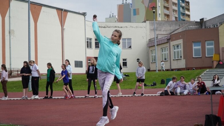  Trwa lekkoatletyczna wiosna na stadionie przy ulicy Tetmajera 