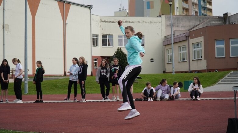  Trwa lekkoatletyczna wiosna na stadionie przy ulicy Tetmajera 