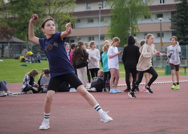  Trwa lekkoatletyczna wiosna na stadionie przy ulicy Tetmajera 