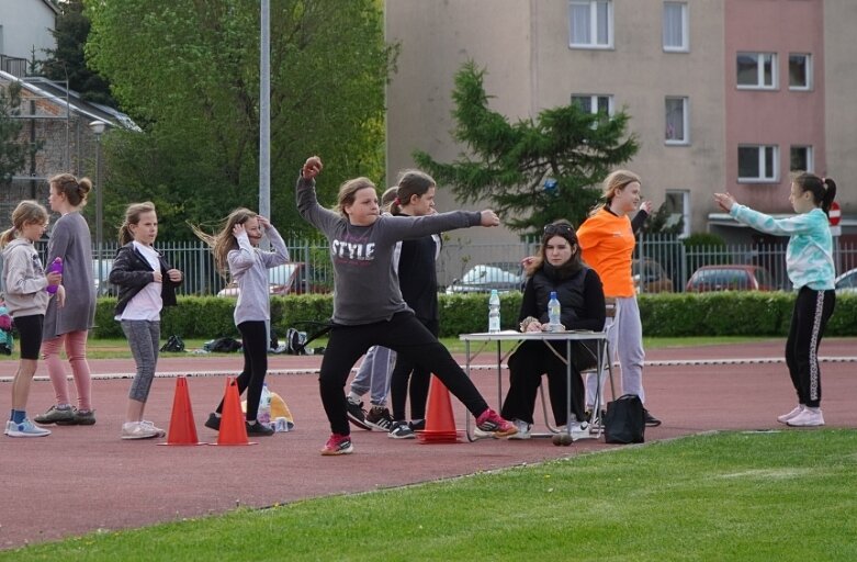  Trwa lekkoatletyczna wiosna na stadionie przy ulicy Tetmajera 