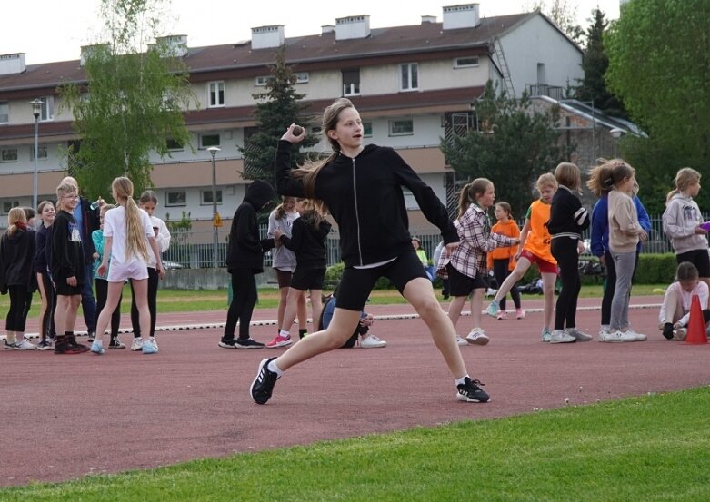  Trwa lekkoatletyczna wiosna na stadionie przy ulicy Tetmajera 