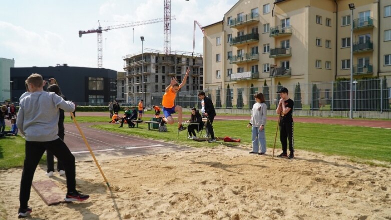  Trwa lekkoatletyczna wiosna na stadionie przy ulicy Tetmajera 