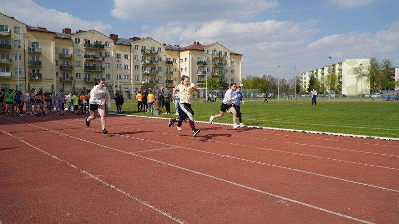  Trwa lekkoatletyczna wiosna na stadionie przy ulicy Tetmajera 