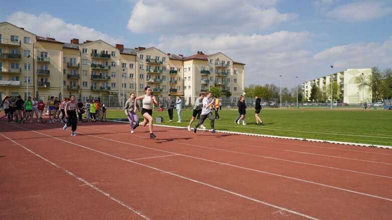  Trwa lekkoatletyczna wiosna na stadionie przy ulicy Tetmajera 