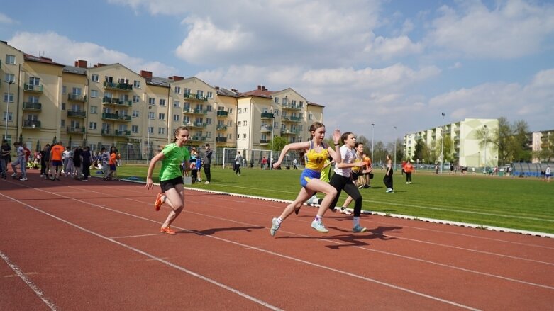  Trwa lekkoatletyczna wiosna na stadionie przy ulicy Tetmajera 