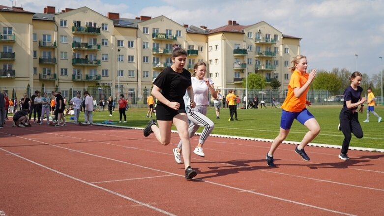  Trwa lekkoatletyczna wiosna na stadionie przy ulicy Tetmajera 