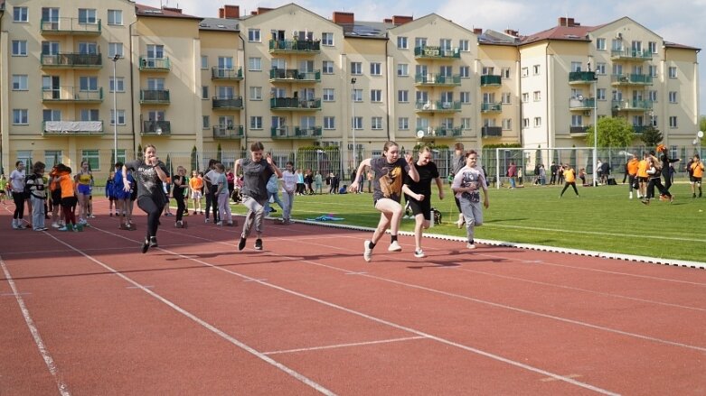  Trwa lekkoatletyczna wiosna na stadionie przy ulicy Tetmajera 