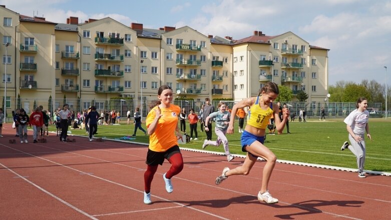  Trwa lekkoatletyczna wiosna na stadionie przy ulicy Tetmajera 