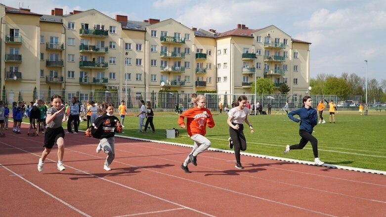  Trwa lekkoatletyczna wiosna na stadionie przy ulicy Tetmajera 