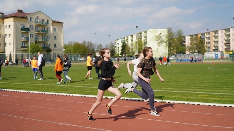  Trwa lekkoatletyczna wiosna na stadionie przy ulicy Tetmajera 