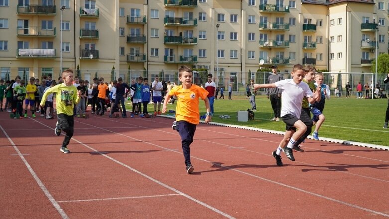  Trwa lekkoatletyczna wiosna na stadionie przy ulicy Tetmajera 