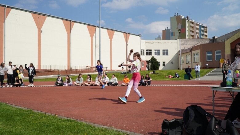  Trwa lekkoatletyczna wiosna na stadionie przy ulicy Tetmajera 