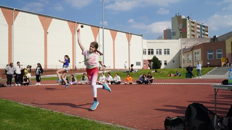  Trwa lekkoatletyczna wiosna na stadionie przy ulicy Tetmajera 