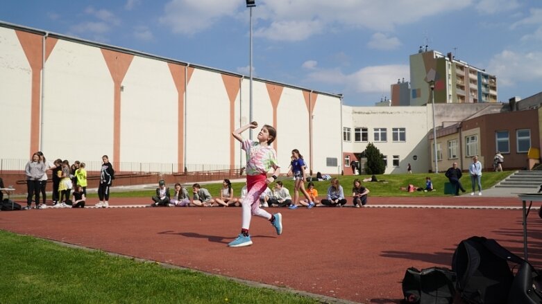  Trwa lekkoatletyczna wiosna na stadionie przy ulicy Tetmajera 