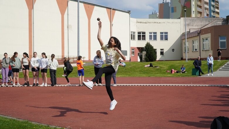  Trwa lekkoatletyczna wiosna na stadionie przy ulicy Tetmajera 