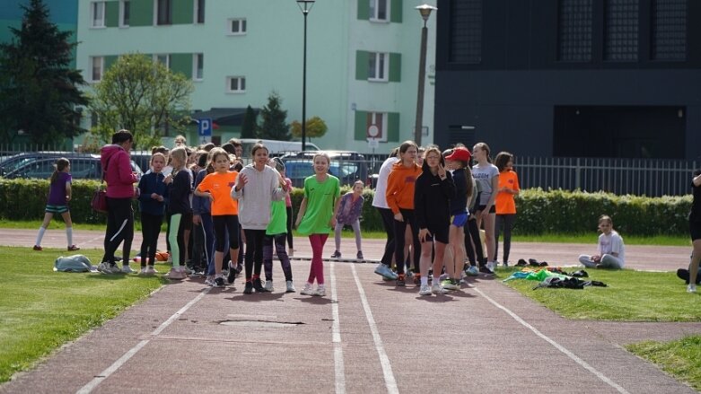  Trwa lekkoatletyczna wiosna na stadionie przy ulicy Tetmajera 